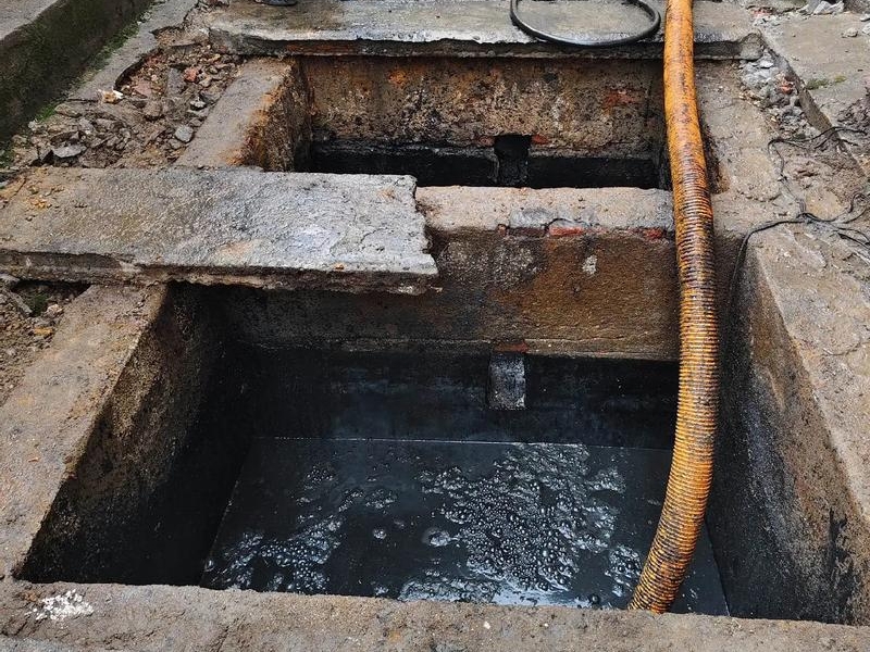 北苑清理化粪池